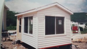 Cabanon de jardin, fenetre pour cabanon, porte de garage pour cabanon et porte de cabanon a vendre à Joliette | Cabanon Jean Paul Chevrette (3)